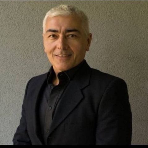 <strong>Luis Correa</strong>